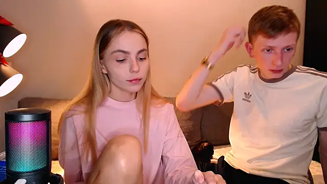 juliaanddima online show from 11/14/25, 10:07