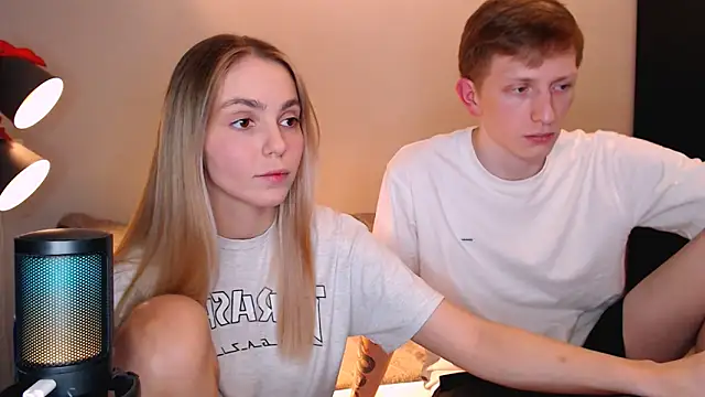 juliaanddima online show from 12/16/25, 09:20