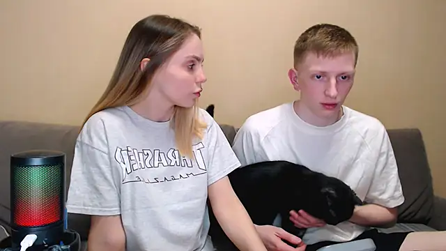 juliaanddima online show from 04/18/26, 10:21