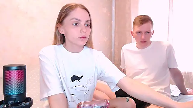 juliaanddima online show from 06/08/26, 07:20
