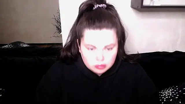 Emily Mo online show from 10/10/25, 05:28