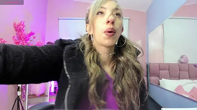 Snapshot of mia_thompsonn_ chatting on 12/03/25, 01:53 mia thompsonn online show from 12/03/25, 01:53