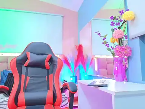 mia thompsonn  online show from 02/12/26, 01:39