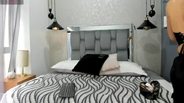 mia thompsonn  online show from 06/19/26, 02:10