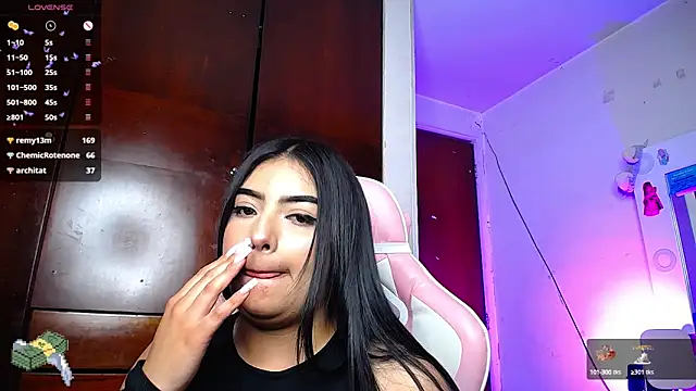 eva six online show from 12/12/24, 10:52