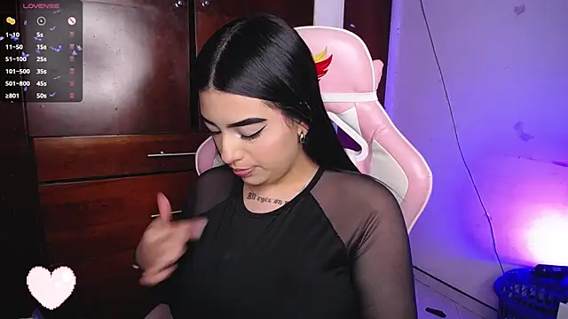 eva six online show from 11/18/25, 11:15