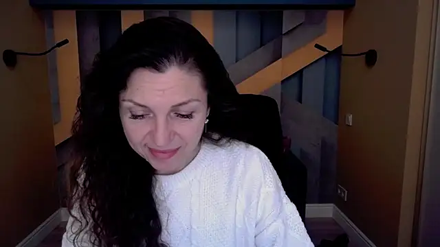 EllaLong online show from 01/06/26, 12:31