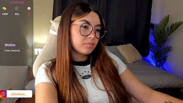 dakottaa  online show from 09/24/25, 11:41