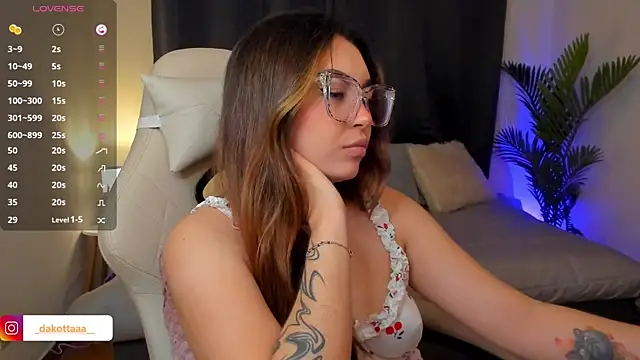 dakottaa  online show from 11/15/25, 11:21