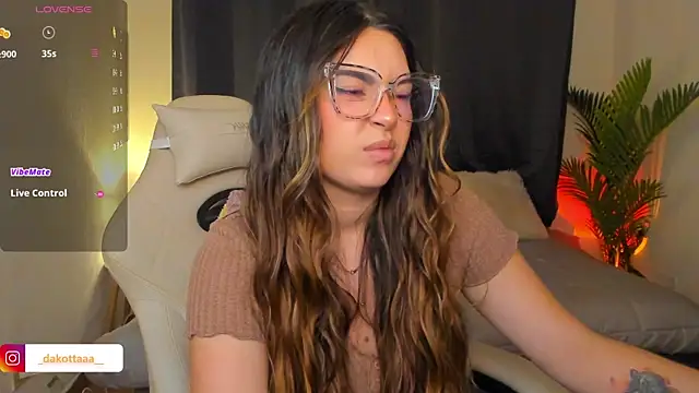 dakottaa  online show from 03/24/26, 11:32