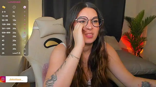 dakottaa  online show from 04/07/26, 11:37