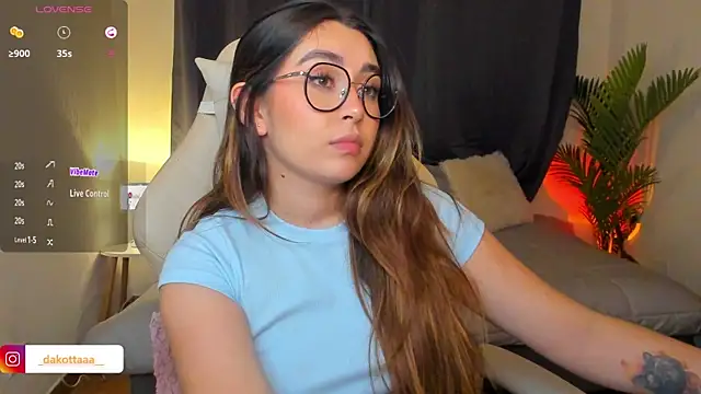 dakottaa  online show from 04/21/26, 12:01