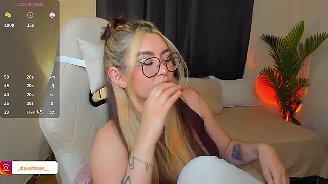 dakottaa  online show from 05/27/26, 01:57