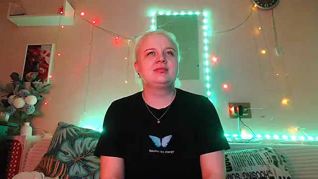 Snapshot of Karolina_love_ chatting on 12/22/24, 05:10 Karolina love online show from 12/22/24, 05:10