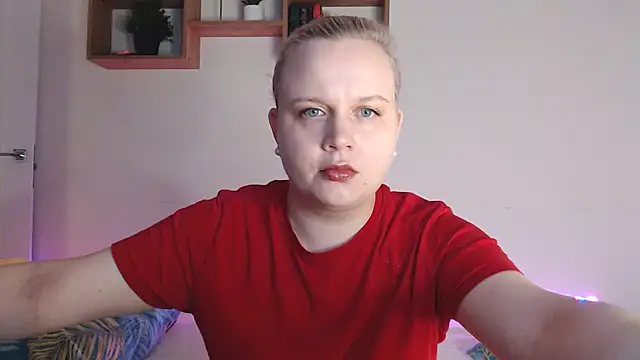 Snapshot of Karolina_love_ chatting on 10/11/25, 06:50 Karolina love online show from 10/11/25, 06:50