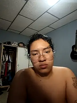 Snapshot of DanelyLopez chatting on 12/10/24, 01:32 DanelyLopez online show from 12/10/24, 01:32