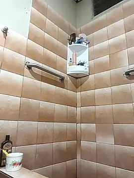 Snapshot of DanelyLopez chatting on 12/12/24, 03:32 DanelyLopez online show from 12/12/24, 03:32