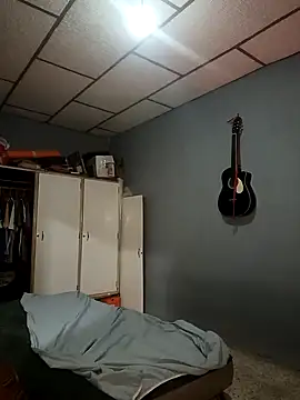 Snapshot of DanelyLopez chatting on 02/06/25, 12:33 DanelyLopez online show from 02/06/25, 12:33