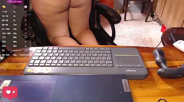 Snapshot of DanelyLopez chatting on 02/18/25, 05:31 DanelyLopez online show from 02/18/25, 05:31