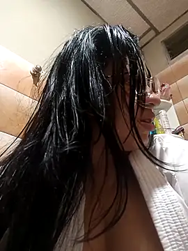 Snapshot of DanelyLopez chatting on 02/22/25, 12:38 DanelyLopez online show from 02/22/25, 12:38