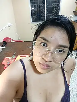 Snapshot of DanelyLopez chatting on 09/22/25, 01:51 DanelyLopez online show from 09/22/25, 01:51