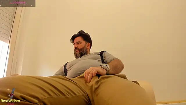 Snapshot of Maxi_TheBigDaddy chatting on 01/13/25, 12:13 Maxi TheBigDaddy online show from 01/13/25, 12:13