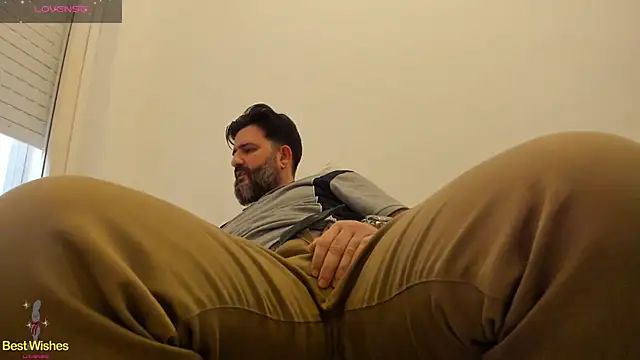 Snapshot of Maxi_TheBigDaddy chatting on 01/13/25, 03:15 Maxi TheBigDaddy online show from 01/13/25, 03:15