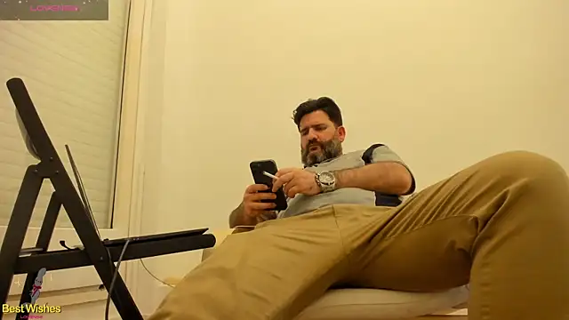 Snapshot of Maxi_TheBigDaddy chatting on 01/13/25, 09:52 Maxi TheBigDaddy online show from 01/13/25, 09:52