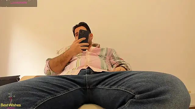 Snapshot of Maxi_TheBigDaddy chatting on 01/17/25, 10:11 Maxi TheBigDaddy online show from 01/17/25, 10:11