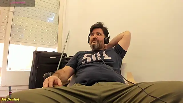 Snapshot of Maxi_TheBigDaddy chatting on 01/25/25, 02:47 Maxi TheBigDaddy online show from 01/25/25, 02:47