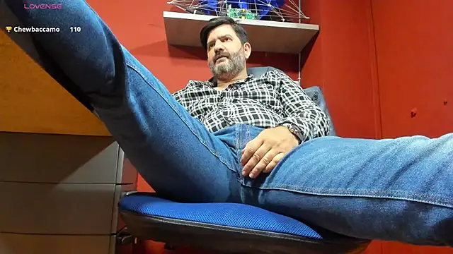 Snapshot of Maxi_TheBigDaddy chatting on 03/11/25, 04:51 Maxi TheBigDaddy online show from 03/11/25, 04:51