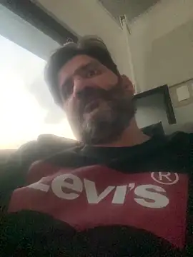 Snapshot of Maxi_TheBigDaddy chatting on 03/15/25, 11:06 Maxi TheBigDaddy online show from 03/15/25, 11:06