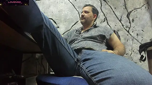 Snapshot of Maxi_TheBigDaddy chatting on 09/13/25, 03:56 Maxi TheBigDaddy online show from 09/13/25, 03:56