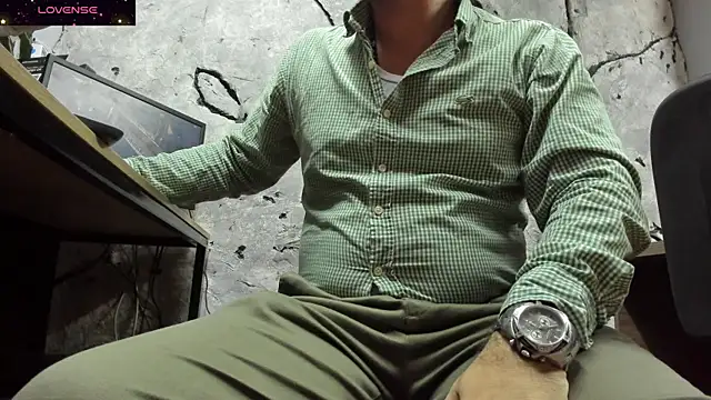 Snapshot of Maxi_TheBigDaddy chatting on 09/23/25, 10:51 Maxi TheBigDaddy online show from 09/23/25, 10:51