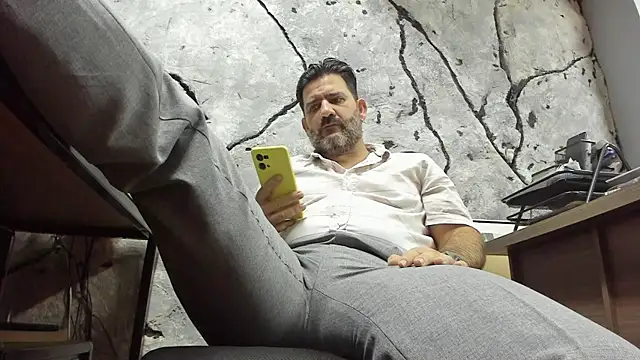 Snapshot of Maxi_TheBigDaddy chatting on 10/22/25, 03:23 Maxi TheBigDaddy online show from 10/22/25, 03:23