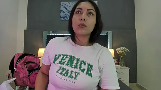 Lauralove 69 online show from 11/25/25, 07:36