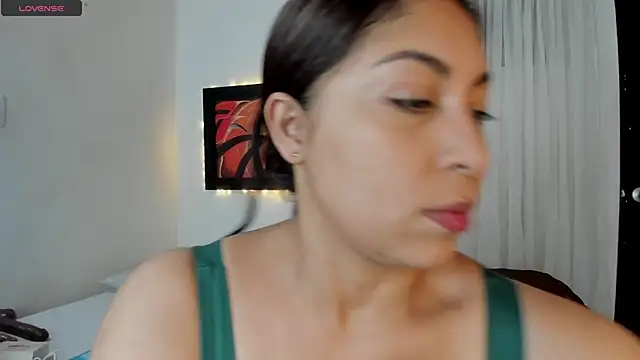 Lauralove 69 online show from 05/18/26, 09:20