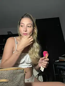 Snapshot of DanikRosse chatting on 01/24/25, 04:05 DanikRosse online show from 01/24/25, 04:05