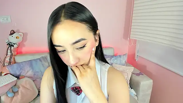 tinysara online show from 04/18/26, 04:33