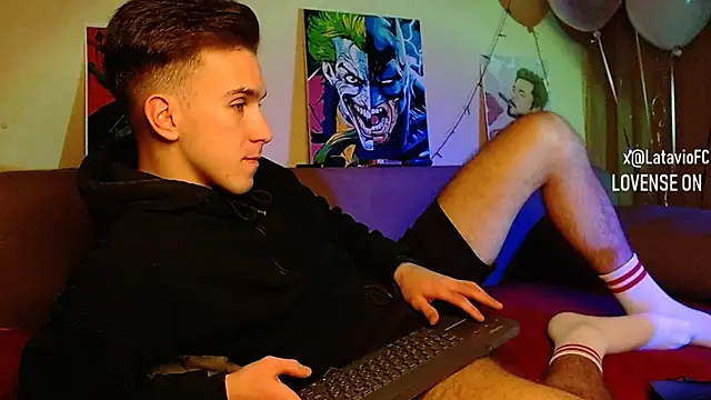 Snapshot of Midnighter_ chatting on 12/07/24, 02:42 Midnighter online show from 12/07/24, 02:42