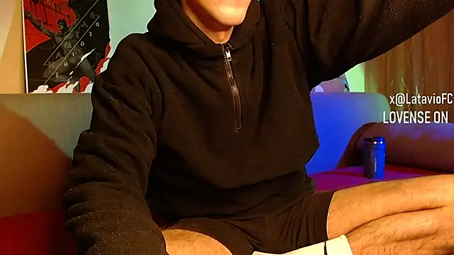 Snapshot of Midnighter_ chatting on 12/16/24, 06:43 Midnighter online show from 12/16/24, 06:43