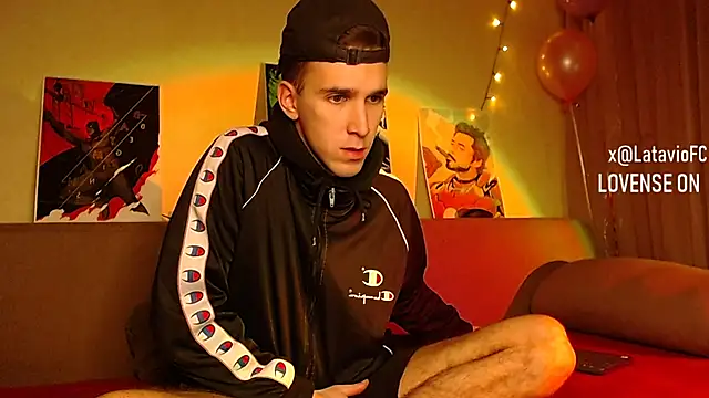 Snapshot of Midnighter_ chatting on 12/25/24, 02:03 Midnighter online show from 12/25/24, 02:03