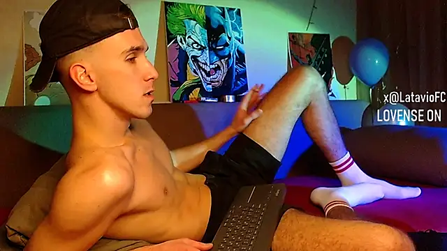 Snapshot of Midnighter_ chatting on 12/26/24, 12:38 Midnighter online show from 12/26/24, 12:38