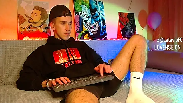 Snapshot of Midnighter_ chatting on 01/14/25, 02:40 Midnighter online show from 01/14/25, 02:40