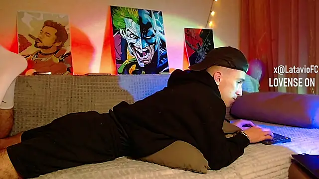 Snapshot of Midnighter_ chatting on 01/29/25, 12:43 Midnighter online show from 01/29/25, 12:43