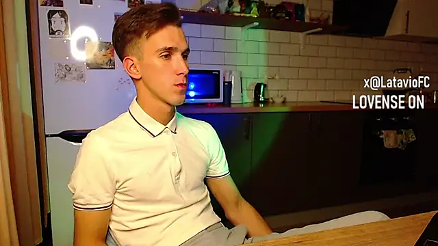 Snapshot of Midnighter_ chatting on 09/18/25, 01:51 Midnighter online show from 09/18/25, 01:51