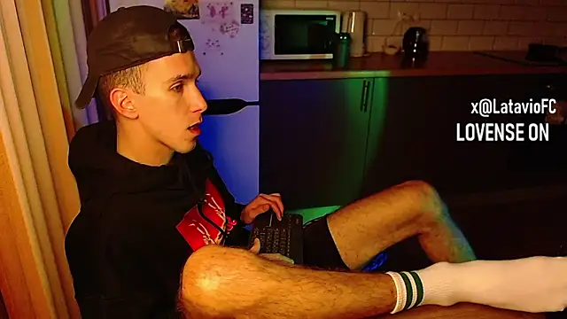 Snapshot of Midnighter_ chatting on 09/28/25, 03:23 Midnighter online show from 09/28/25, 03:23