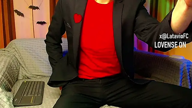 Snapshot of Midnighter_ chatting on 10/31/25, 11:06 Midnighter online show from 10/31/25, 11:06