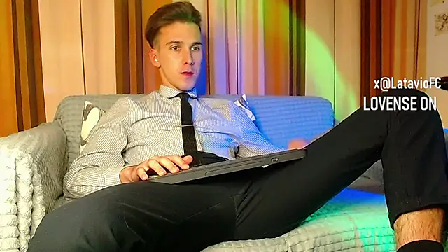 Midnighter  online show from 11/20/25, 05:01