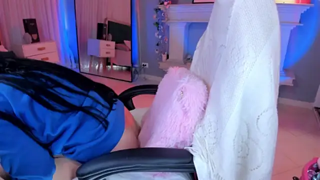 scarlet miller1 online show from 03/15/25, 12:02